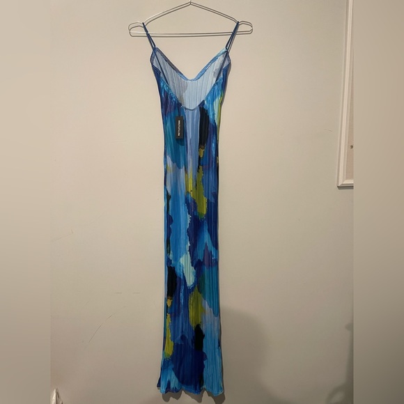 PrettyLittleThing Blue and White Bodycon Maxi Dress - Picture 7 of 11